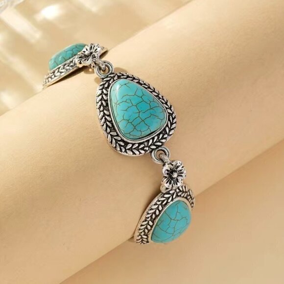 Faux Turquoise and Silver Concho Chain Bracelet (#1121) - Picture 4 of 7